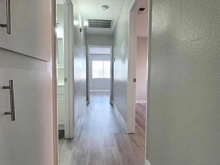 Cora Apartments — Photo 12