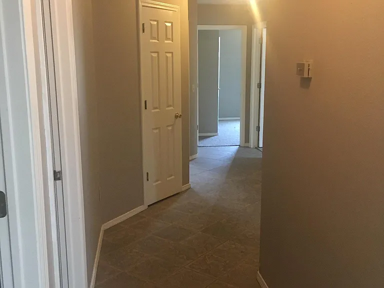5805B Sara St — Photo 6
