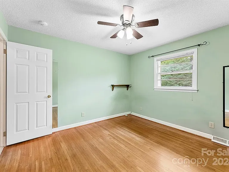8105 Douglas Dr — Photo 10