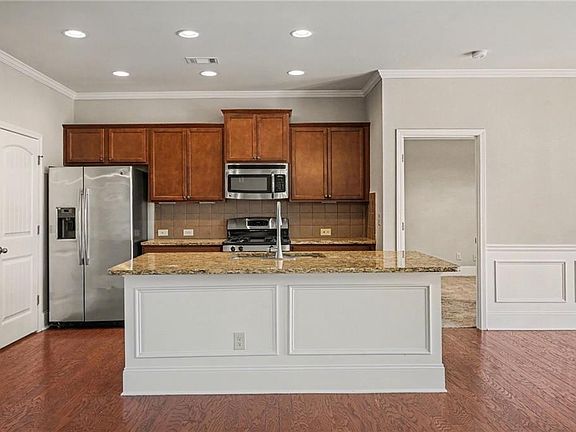 5th image of 256 High Court Way