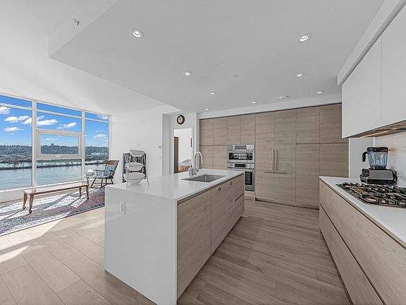 3rd image of 680 Quayside Dr #607