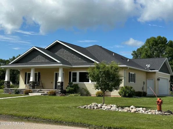 610 Parkway Ln W, Northwood, ND 58267