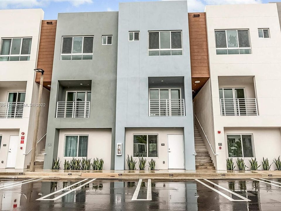 1st image of 2505 NE 193rd St #4203