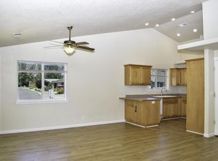 1648 Nunnwood Ln, Grants Pass, OR 97527