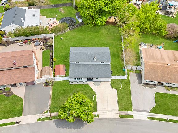 3rd image of 55 Starfire Drive