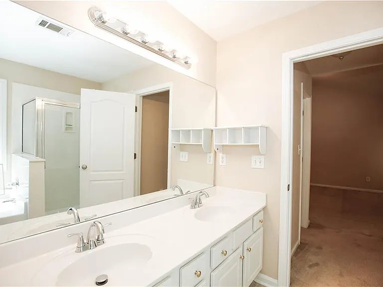 1005 Landover Xing — Photo 34