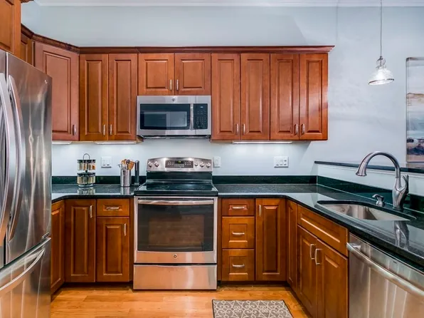 695 E 8th St #1, South Boston, MA 02127