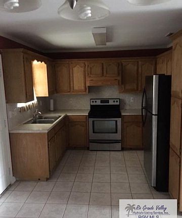 4th image of 25766 Leigh Ave