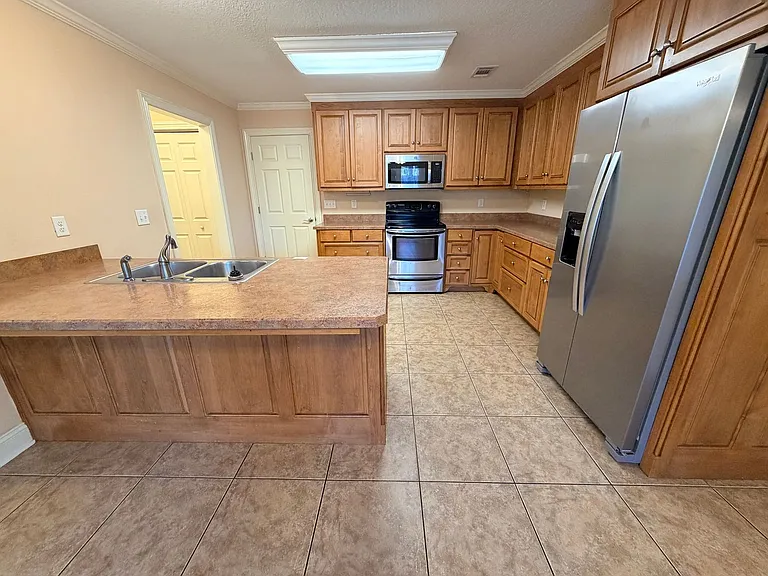 4901 Liberty Cir — Photo 7