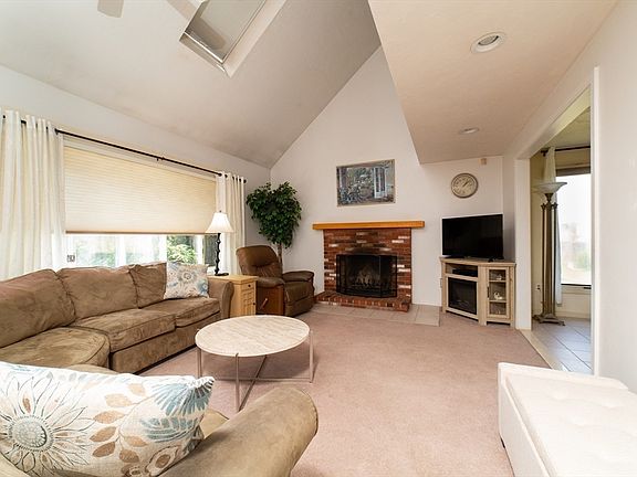 4th image of 76 Copperwood Dr Unit 76