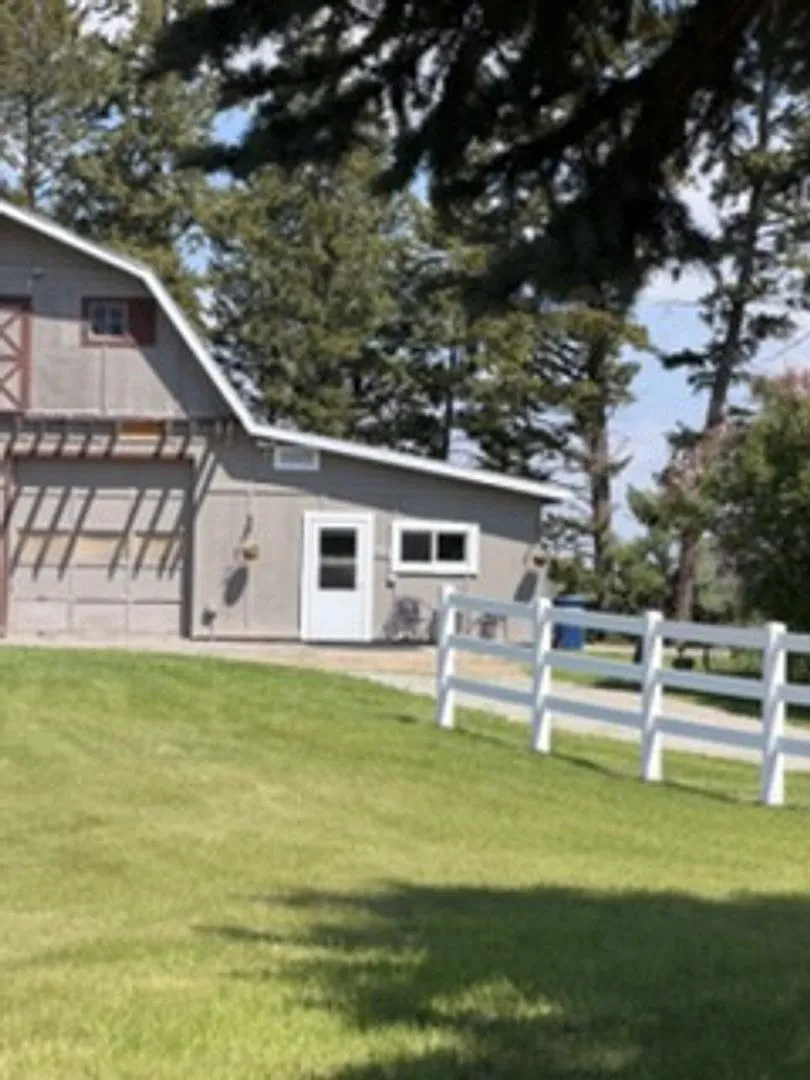 Charming Fully Furnished Studio Cottage in a Peaceful Country Setting — Photo 1