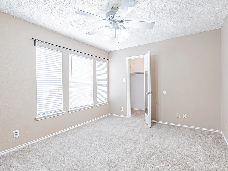 420 Ashley Park — Photo 36