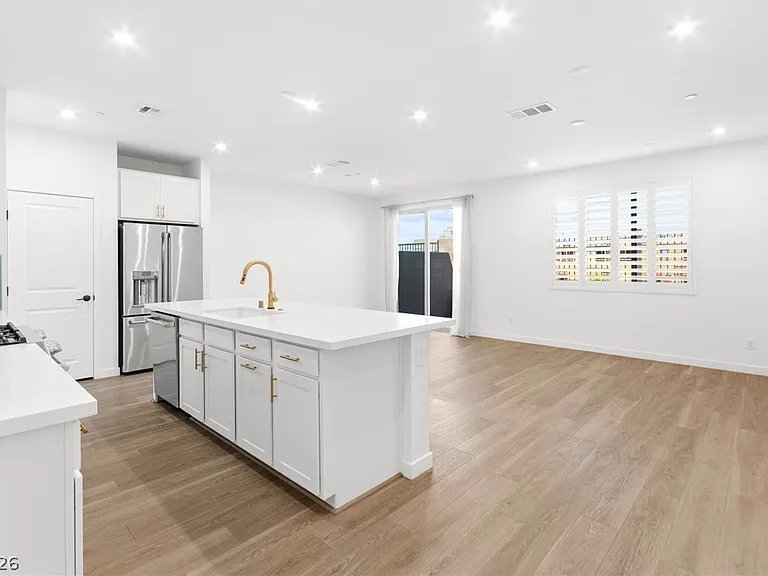 680 Echelon St — Photo 11