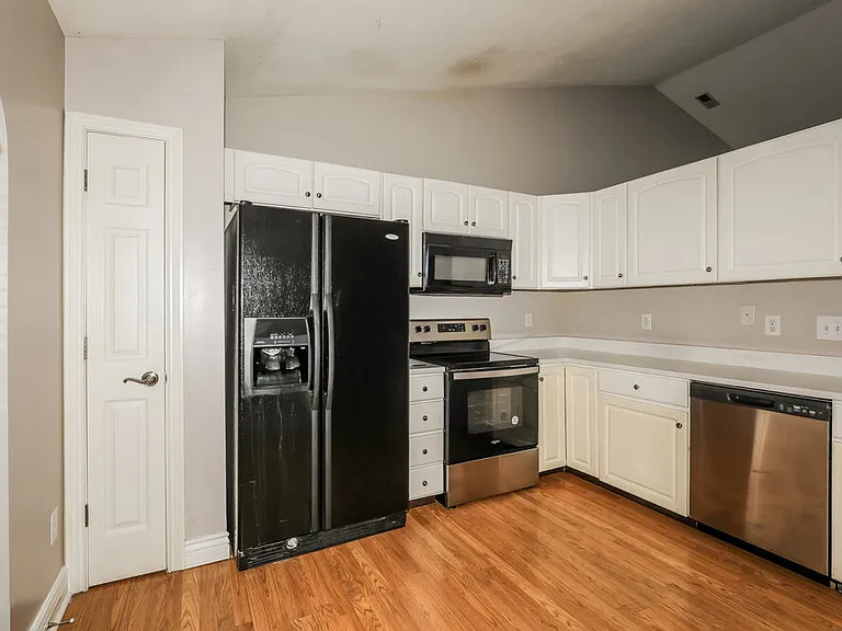 10207 Carmine Dr — Photo 7