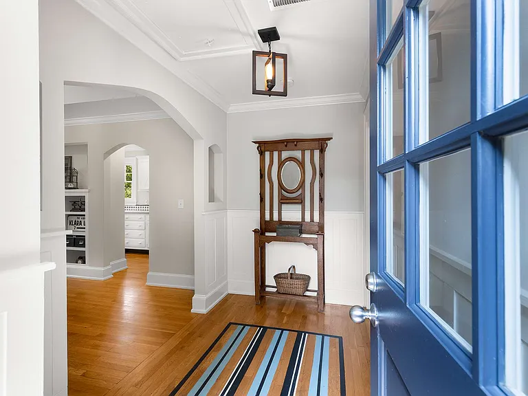 2417 Glenwood Dr NE #A — Photo 3