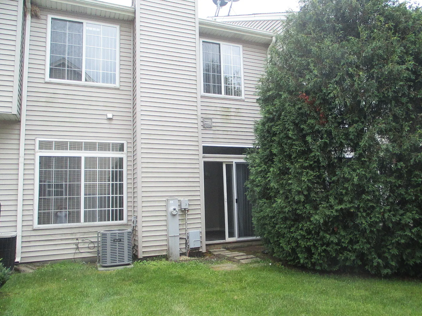 2 bed, 1.5 bath, 1346 sqft, $2,195 — Photo 2