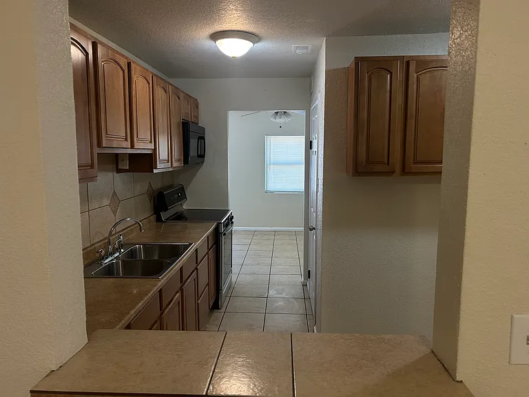 1461 Eaton St — Photo 9