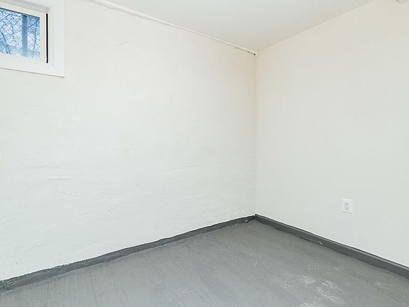 2nd image of 264 Linden St APT 3