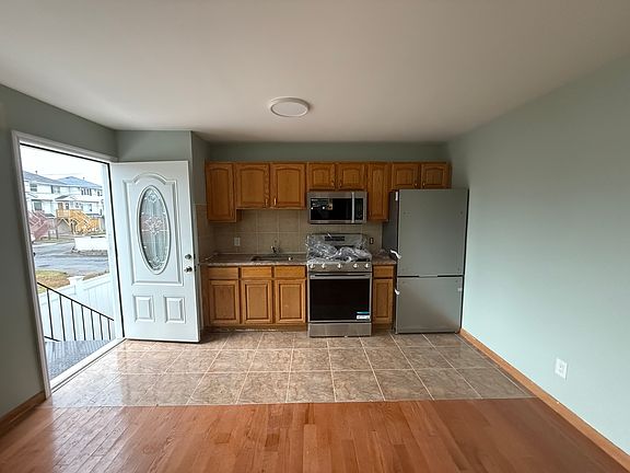 4th image of 753 Quincy Ave #2