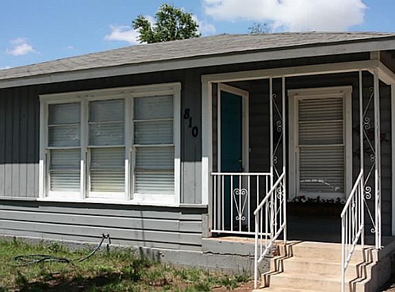 3rd image of 810 S Jefferson Dr