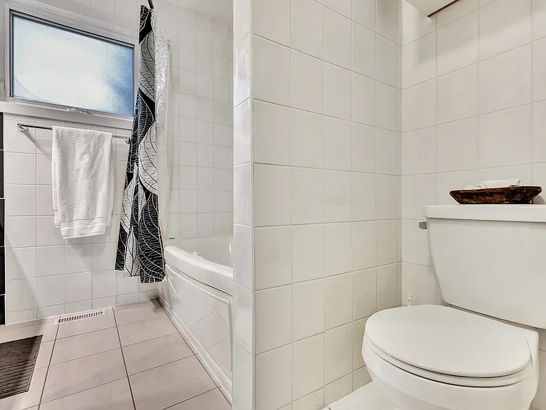 239 Oakview Ave — Photo 8