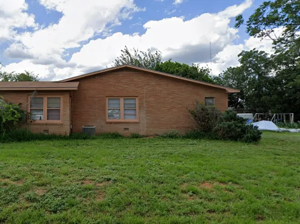720 S Walnut ST, Pearsall, TX 78061