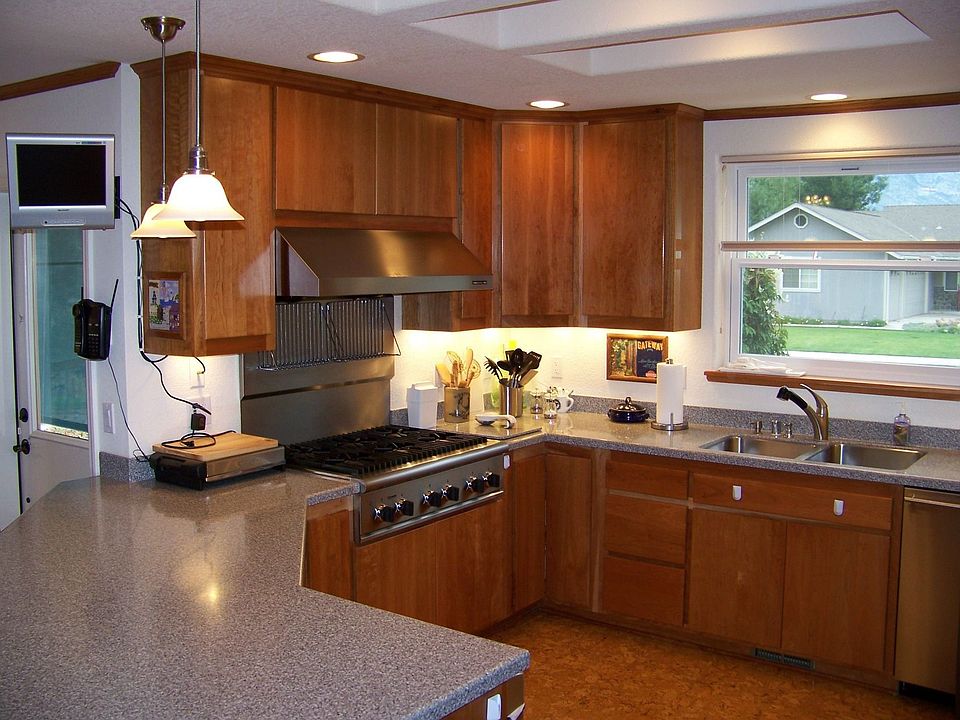 State of the Art Kitchen, Stainlees Steel Applicance, Corian Countertops