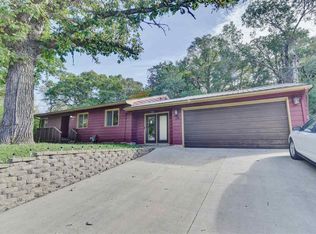 114 Westwood Dr, Estherville, IA 51334