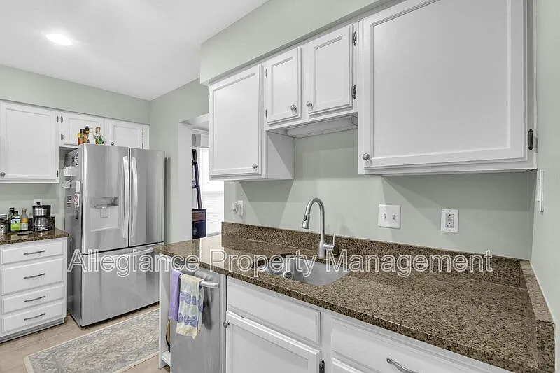 3 bed, 3.5 bath, 1374 sqft, $3,500 — Photo 4