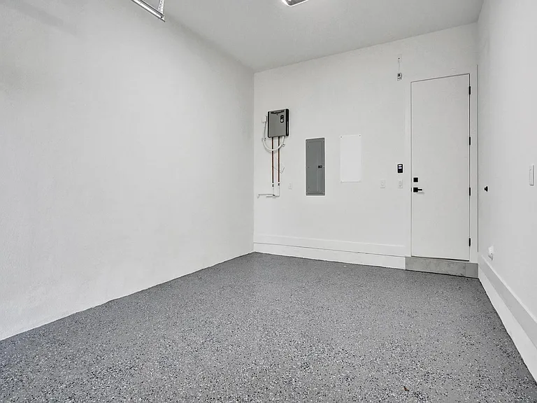 604 SW 7th Ave — Photo 50