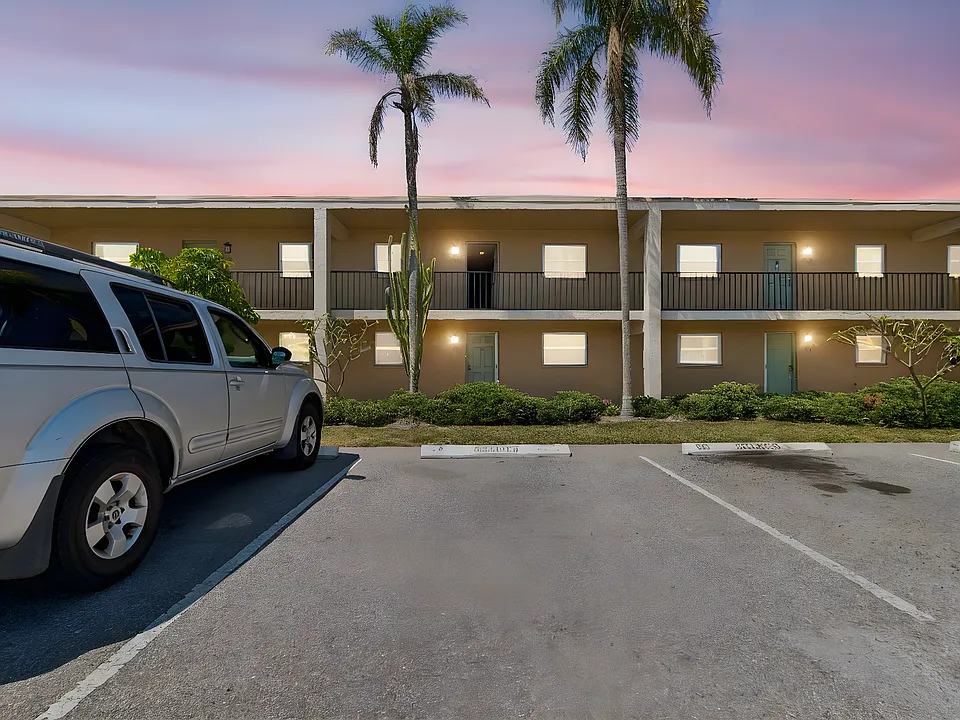 12300 Park Blvd #221