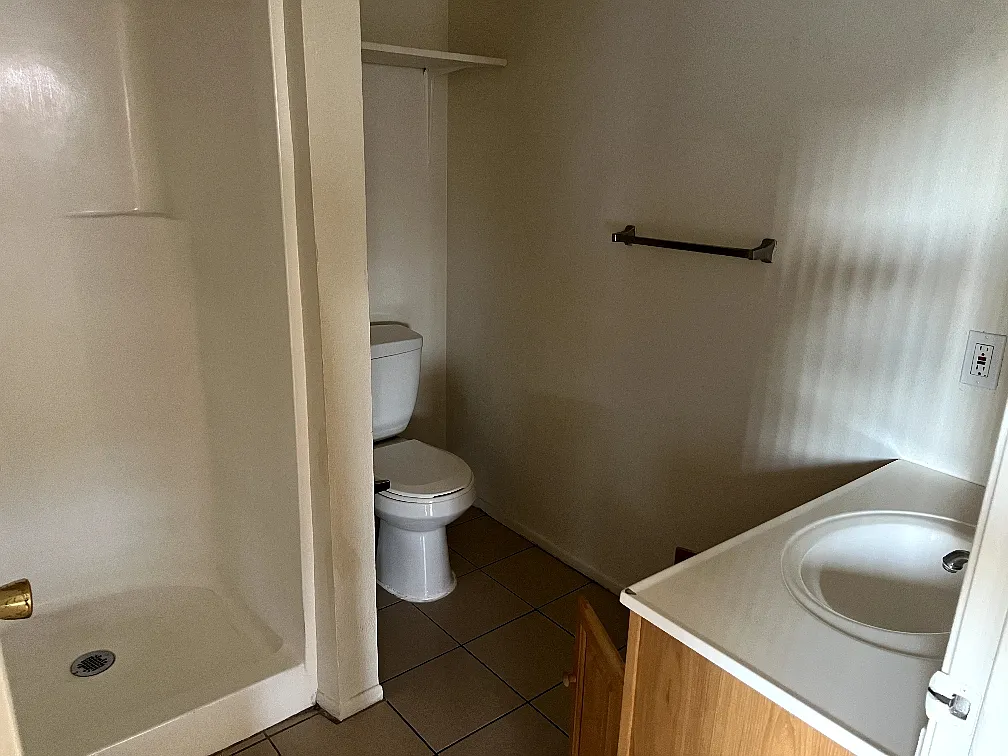 3 bed, 1300 sqft, $3,200 — Photo 2
