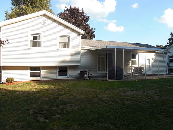 4th image of 49 Yellowstone Dr