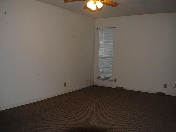 3rd image of 2824 La Mesa St