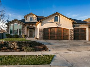 3779 Calle Vista Dr, Medford, OR 97504