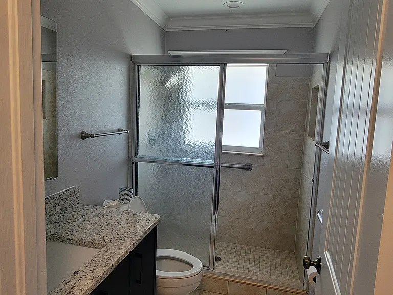 219 Crescent Ct E — Photo 6