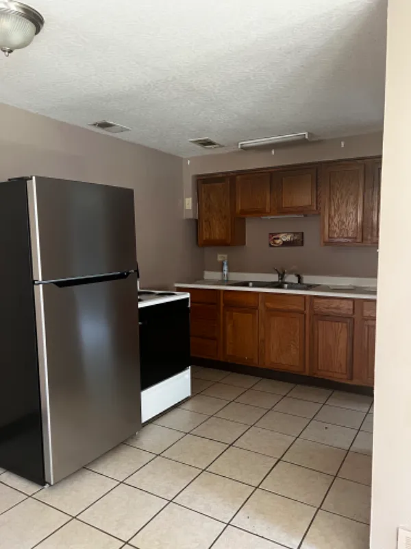 1 bed, 850 sqft, $1,050 — Photo 4
