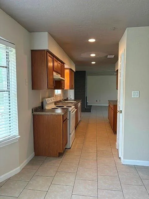 3 bed, 1696 sqft, $1,900 — Photo 3