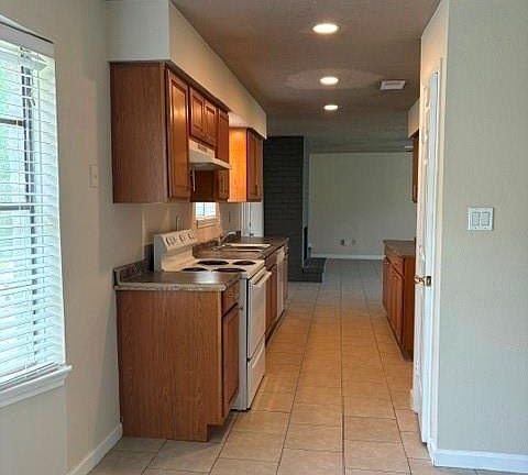 3rd image of 16030 Blackhawk Blvd