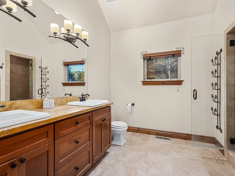 225 Juniper Ct — Photo 15