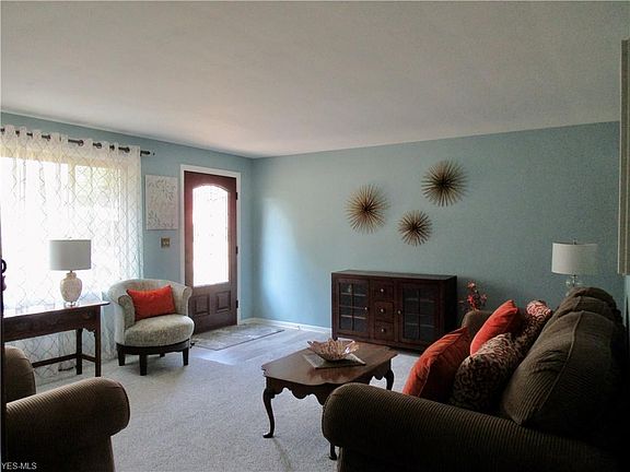 5th image of 383 Argyle Ave