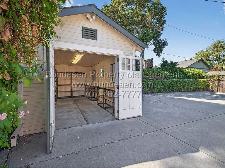 612 Petaluma Blvd S — Photo 10