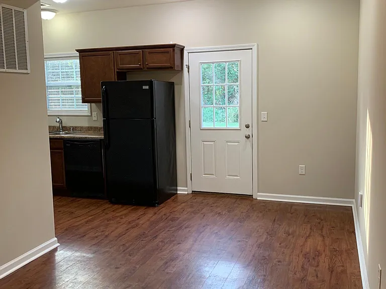 820 Melanie Ln — Photo 7