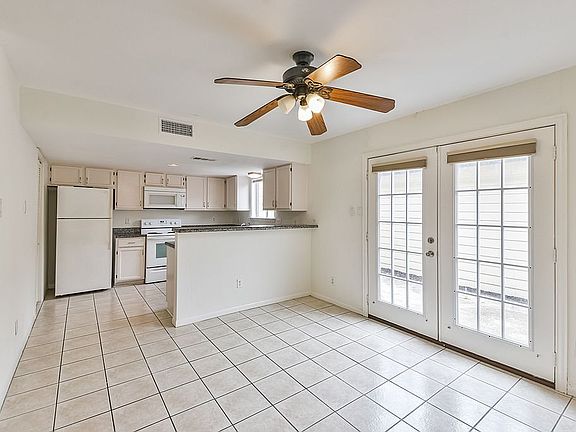 3rd image of 724 Country Place Dr APT D