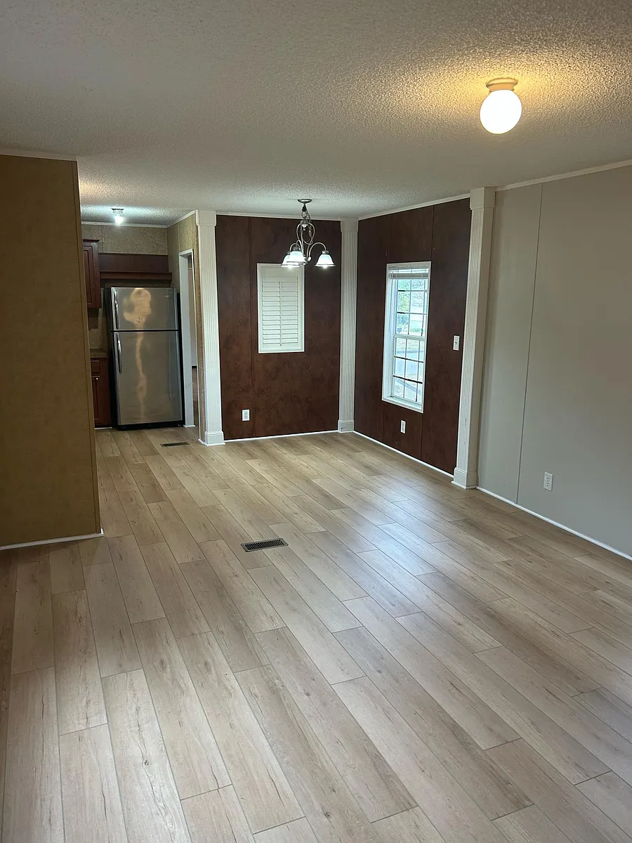 Building Photo - 204 Green Acres Cir