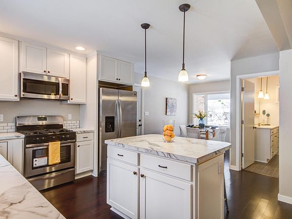 5th image of 707 Aster Ave