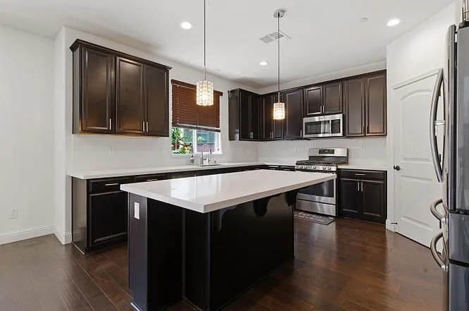 510 E Albertina Ave — Photo 9
