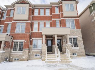 927 Crowsnest Holw, Pickering, ON L1X 0P4