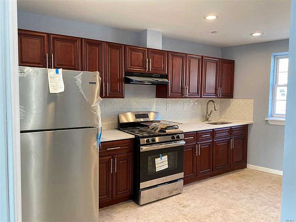 3rd image of 1074 Prospect Ave