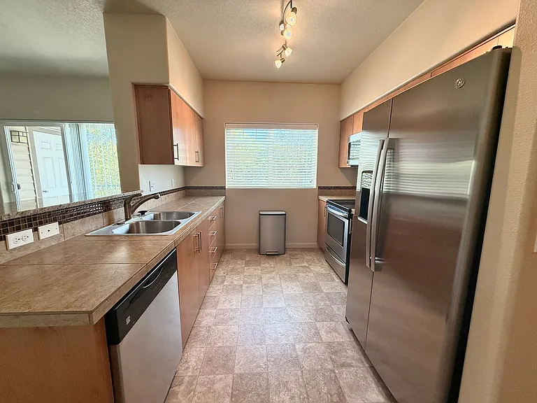 10834 NE Holly St #202 — Photo 8